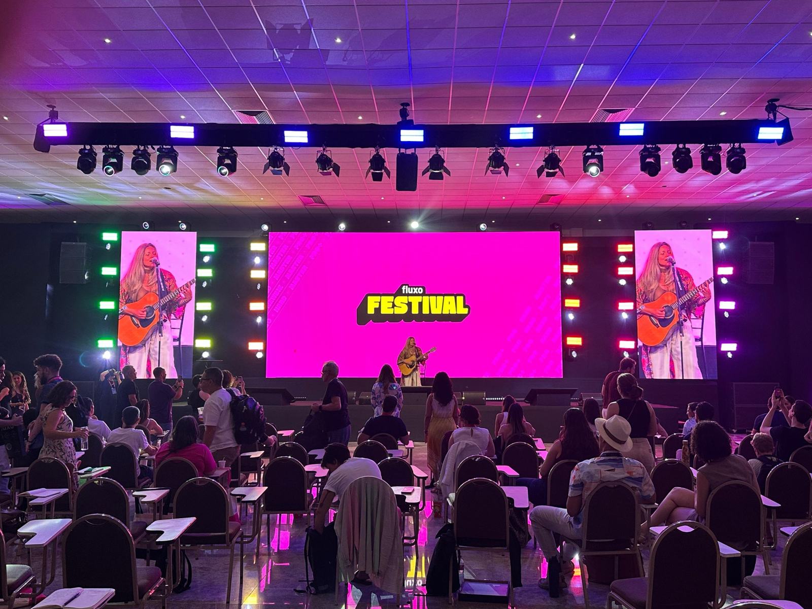 Festival com apresentação musical